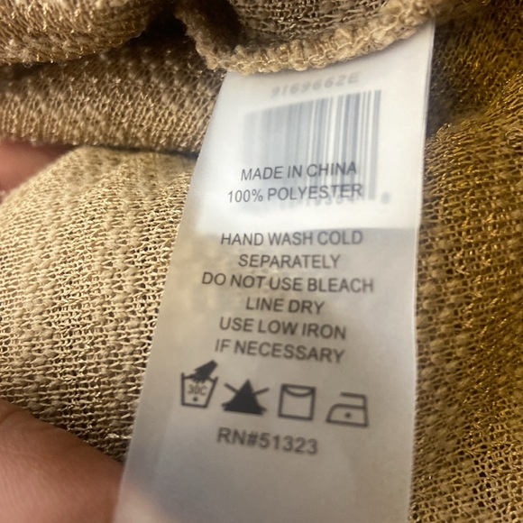 Vince Camuto eyelash gold tone shimmer boxy  top - Picture 10 of 16